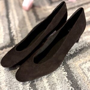 STUART WEITZMAN 8 N Chicpump Chocolate Brown Suede Kitten Heels $399 MSRP